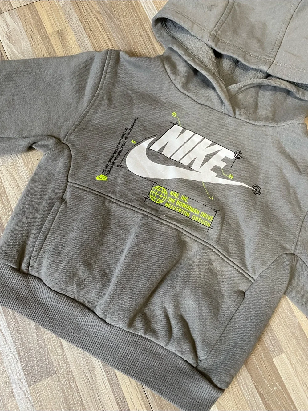 NIKE Sweatshirt Hoodie size toddler boys 2T